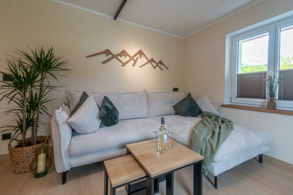 Gemütliche Couch in der Ferienwohnung in Ehrwald