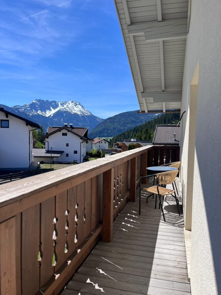 Ausblick Balkon und Marienberg aus der Ferienwohnung Oachkätzle